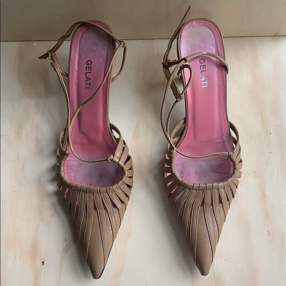 GELATI pointed sandals Kitten-Heel pumps. Tan.